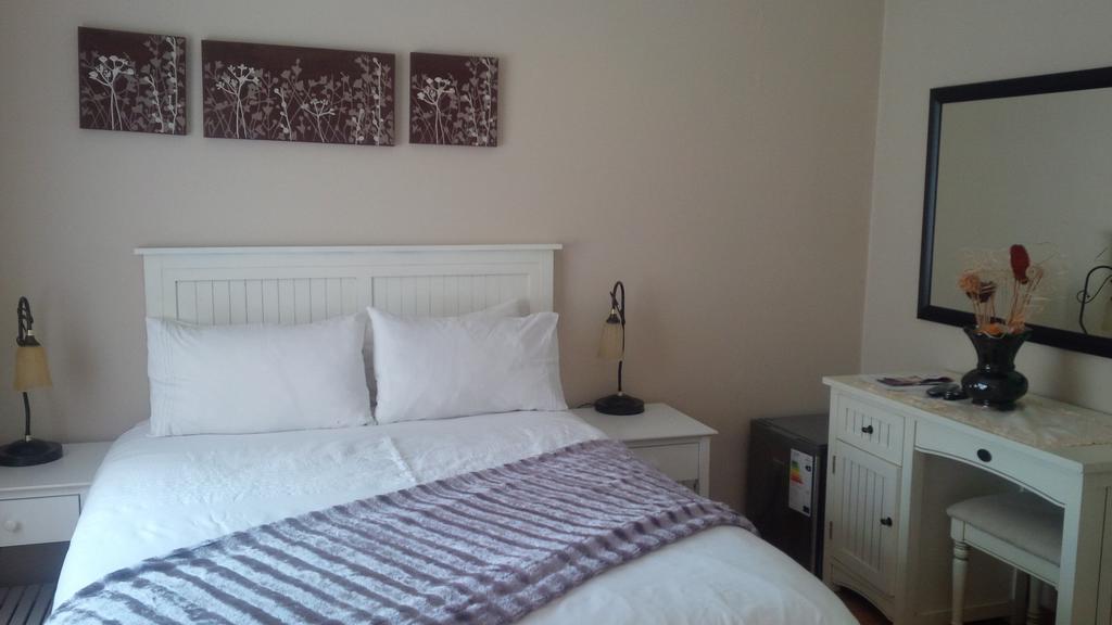 Anashe Guest House Midrand Room photo